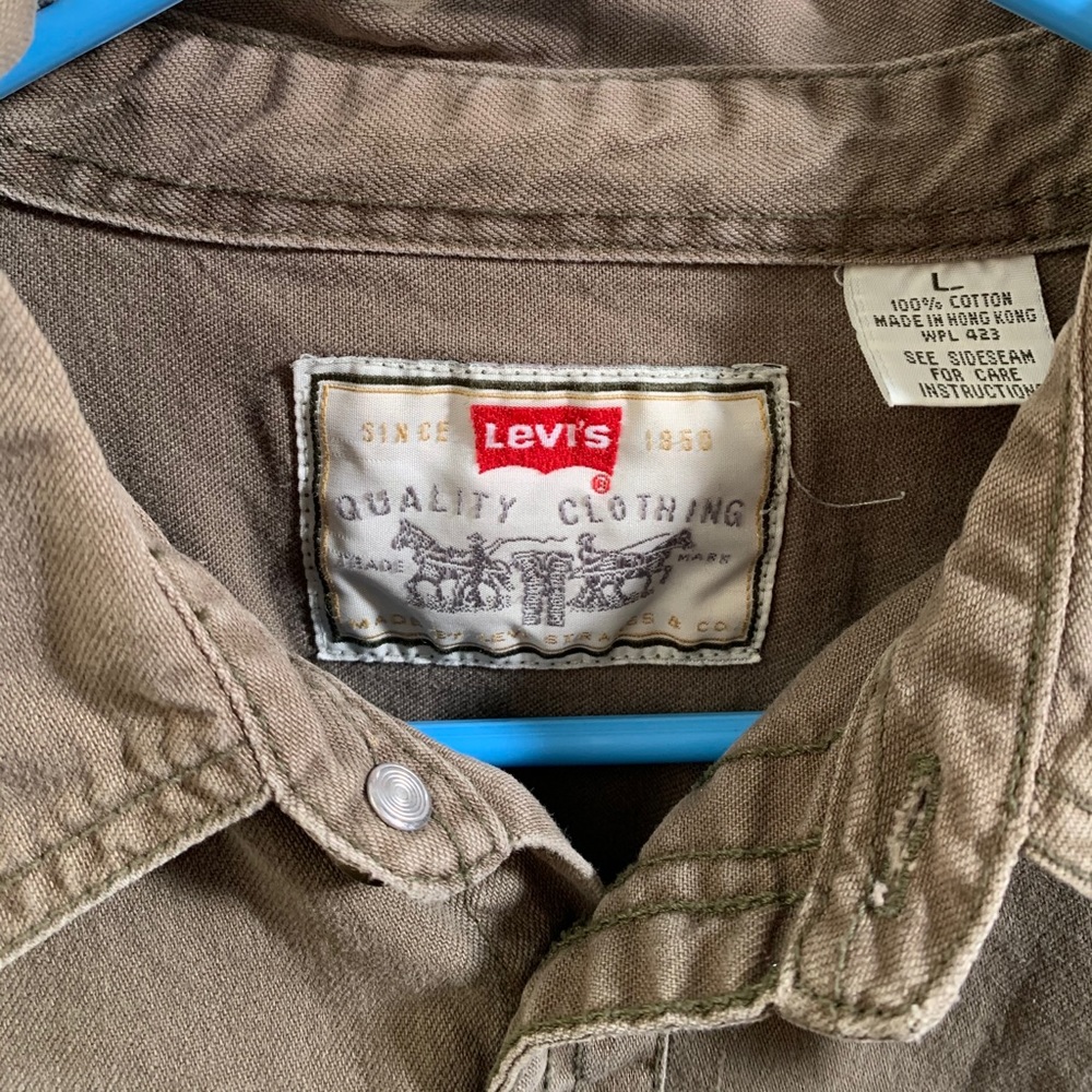 Retro Levi’s olive green button down